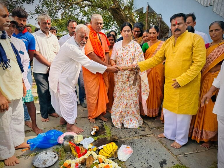 ರಸ್ತೆ ಅಭಿವೃದ್ಧಿ, ಸಾಂಸ್ಕೃತಿಕ ಭವನ, ಅಂಗನವಾಡಿ ಕಟ್ಟಡ ನಿರ್ಮಾಣಕ್ಕೆ ಸಚಿವೆ ಲಕ್ಷ್ಮೀ ಹೆಬ್ಬಾಳ್ಕರ್ ಭೂಮಿ ಪೂಜೆ<br />
<b>Deprecated</b>: strip_tags(): Passing null to parameter #1 ($string) of type string is deprecated in <b>/home/u749535979/domains/suvarnasamachara.com/public_html/wp-content/themes/Newspaper/loop-single.php</b> on line <b>64</b><br />
ರಸ್ತೆ ಅಭಿವೃದ್ಧಿ, ಸಾಂಸ್ಕೃತಿಕ ಭವನ, ಅಂಗನವಾಡಿ ಕಟ್ಟಡ ನಿರ್ಮಾಣಕ್ಕೆ ಸಚಿವೆ ಲಕ್ಷ್ಮೀ ಹೆಬ್ಬಾಳ್ಕರ್ ಭೂಮಿ ಪೂಜೆ