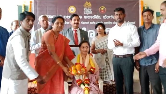 ಕಲೆಗೆ ಜೀವ ತುಂಬುವ ಶಕ್ತಿ ಬಣ್ಣಕ್ಕಿದೆ : ಸಂಸದೆ ಪ್ರಿಯಾಂಕಾ ಜಾರಕಿಹೊಳಿ