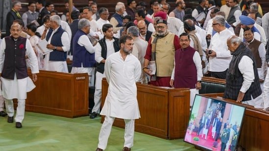 ಬಿಸಿಯೇರಿದ ಕಲಾಪ ನಾಳೆಗೆ ಮುಂದೂಡಿಕೆ; ಅದಾನಿ, ಸಂಭಾಲ್‌, ಮಣಿಪುರ ಕೇಸ್ ಪ್ರತಿಧ್ವನಿ; ಬಾವಿಗಿಳಿದು ಅಬ್ಬರಿಸಿದ ವಿಪಕ್ಷಗಳು!